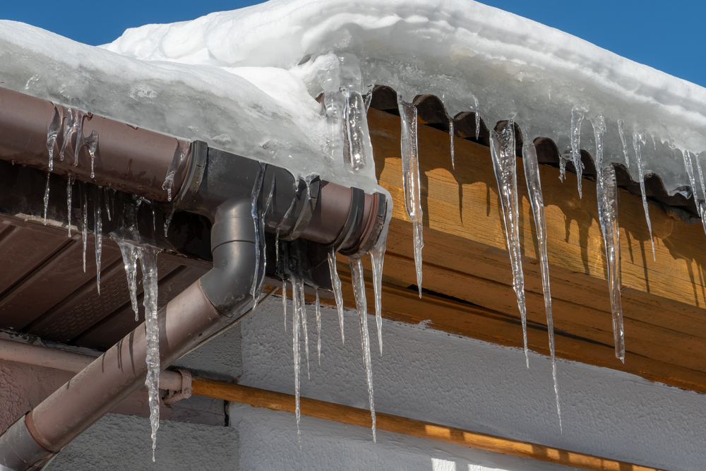 Read more about the article Everything You Should Know About Icicles on Your Gutters